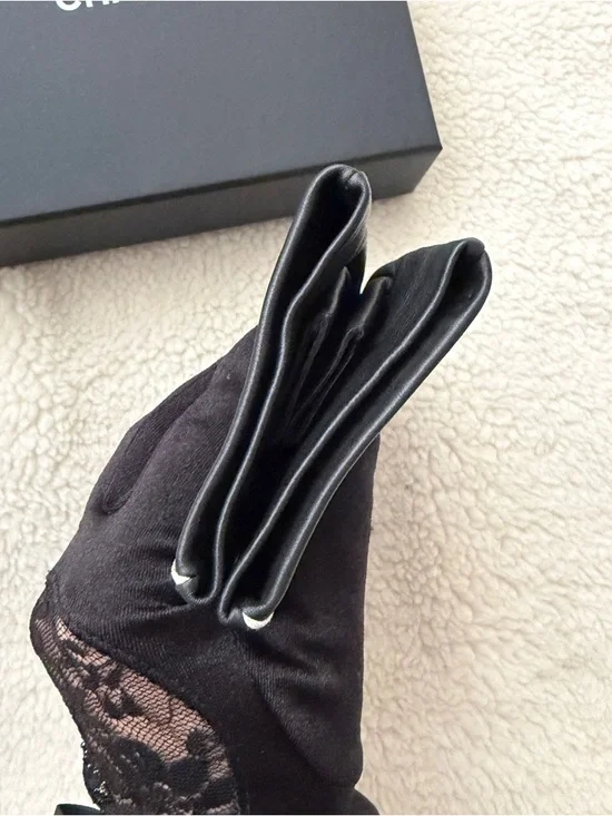 Auth Chanel 22S All Over CC logo Black Leather Fingerless Gloves - Kept Unused - Picture 4 of 9